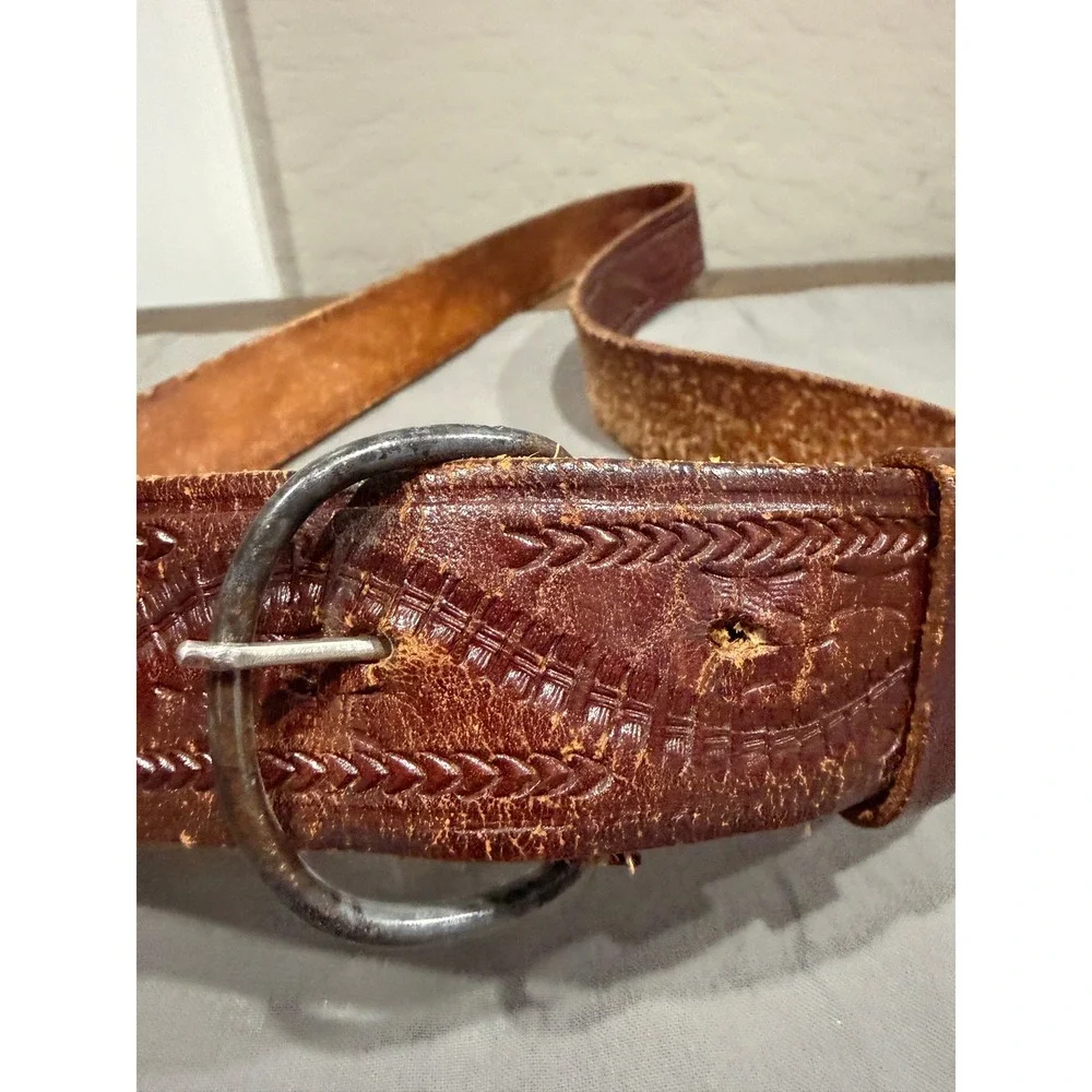 Vintage Mens Brown Tooled Leather Western Belt Horseshoe Buckle 53 Inch Long